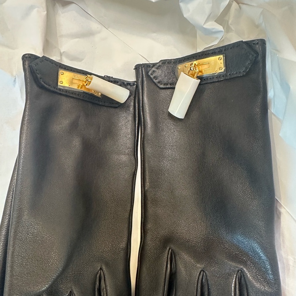 Hermes Soya Gloves in black with gold hardware size 70 - Picture 6 of 10